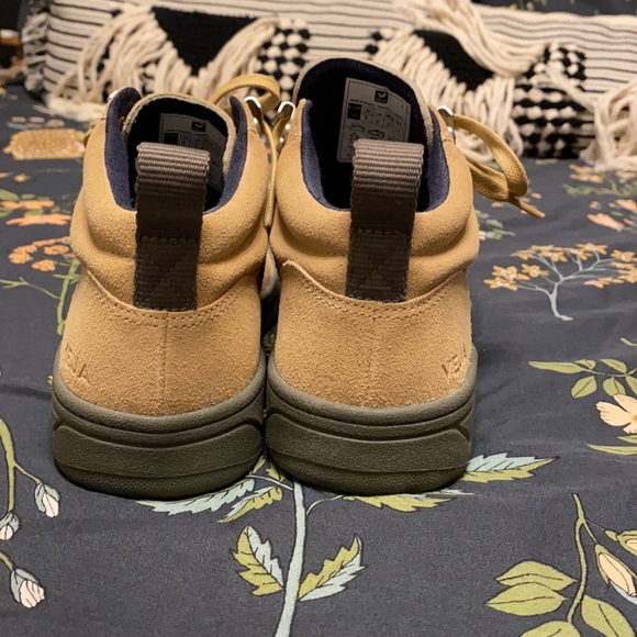 Veja Roraima High Top Sneaker - Picture 3 of 4